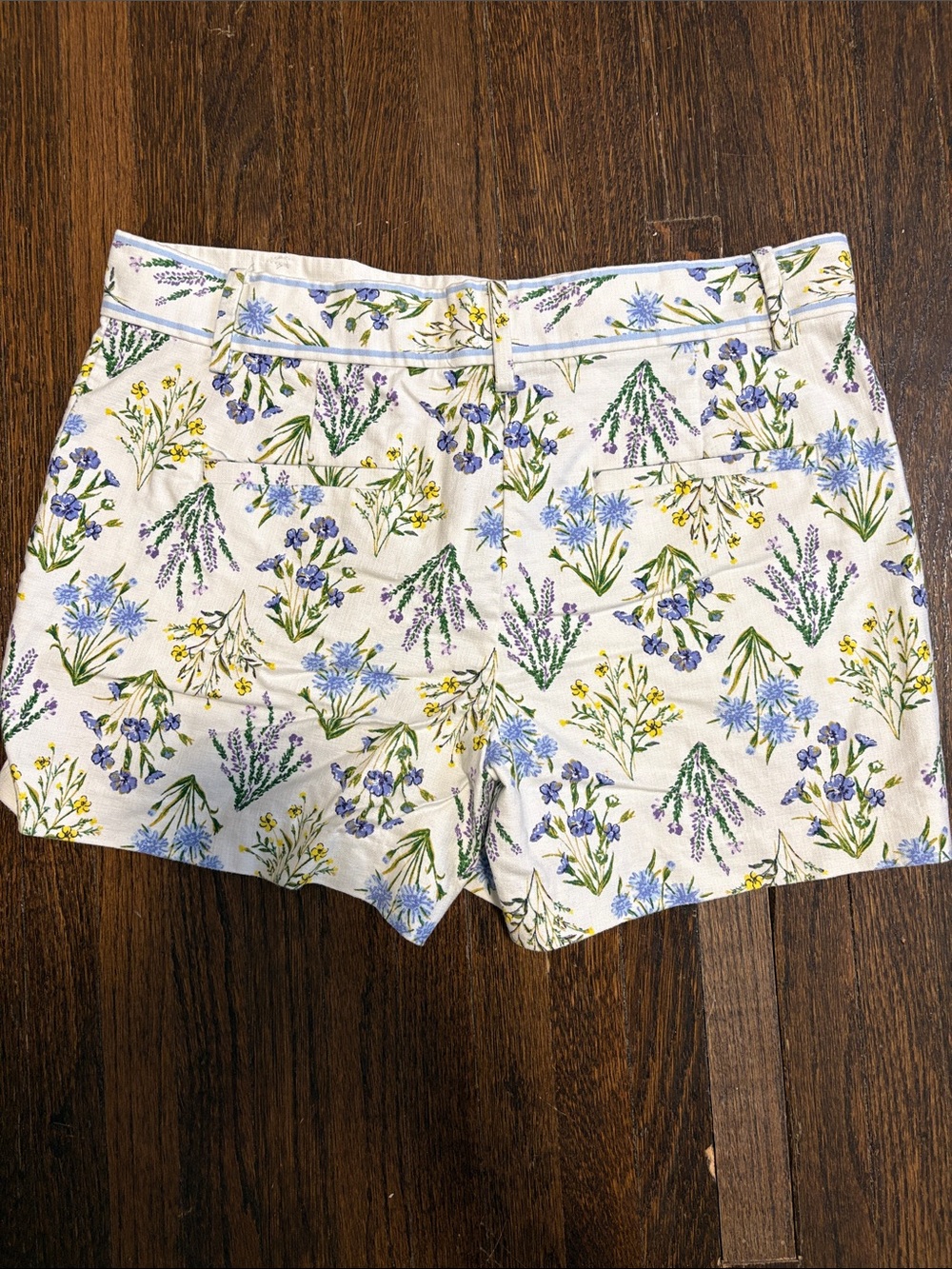 LOFT Gentle Bouquet Wildflowers Print Women's Shorts - Picture 7 of 7